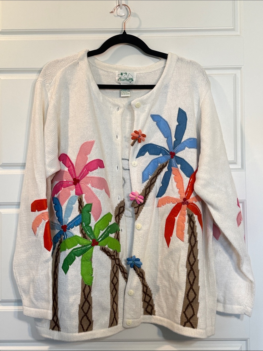 The Quaker factory palm tree sweater with palm tree button covers 1X - Picture 1 of 8